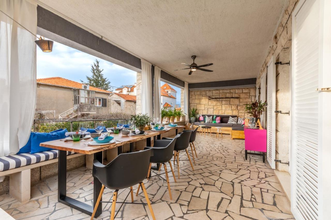 Apartment Lota With Heated Pool On Top Location Supetar Ngoại thất bức ảnh