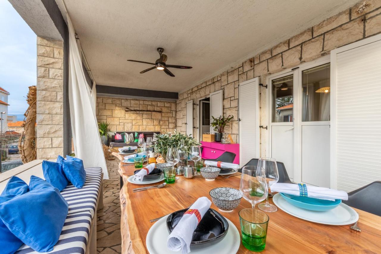 Apartment Lota With Heated Pool On Top Location Supetar Ngoại thất bức ảnh