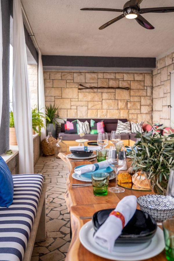 Apartment Lota With Heated Pool On Top Location Supetar Ngoại thất bức ảnh