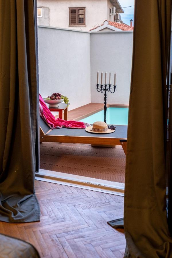 Apartment Lota With Heated Pool On Top Location Supetar Ngoại thất bức ảnh
