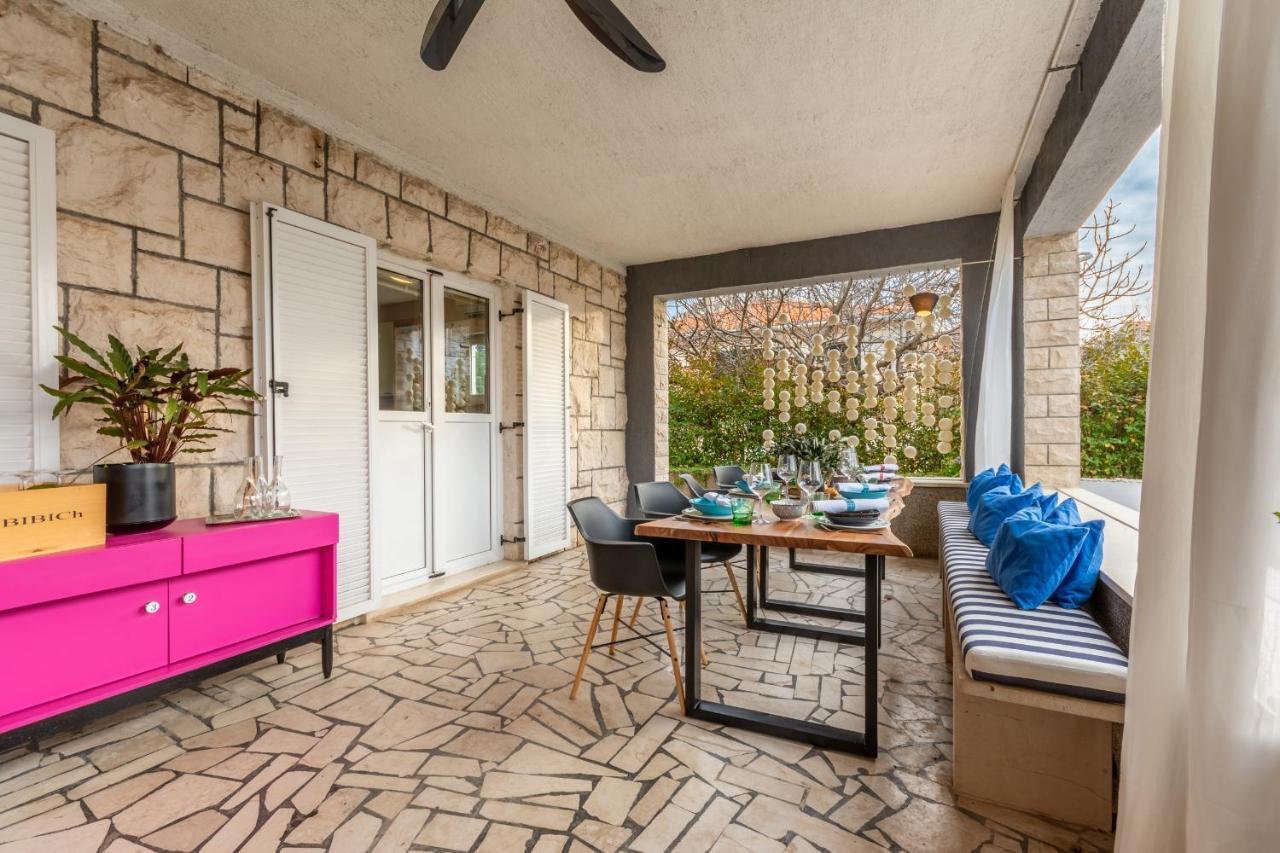 Apartment Lota With Heated Pool On Top Location Supetar Ngoại thất bức ảnh