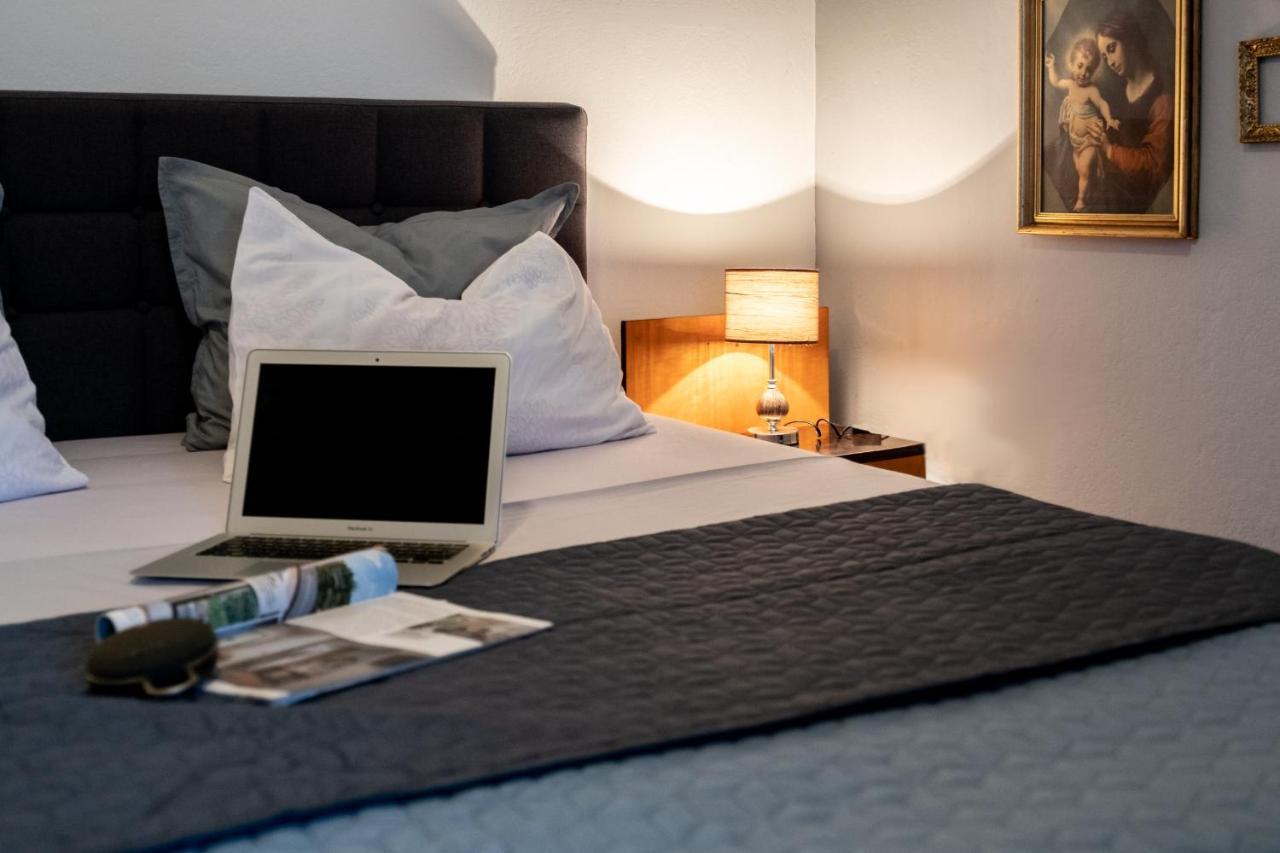 Apartment Lota With Heated Pool On Top Location Supetar Ngoại thất bức ảnh