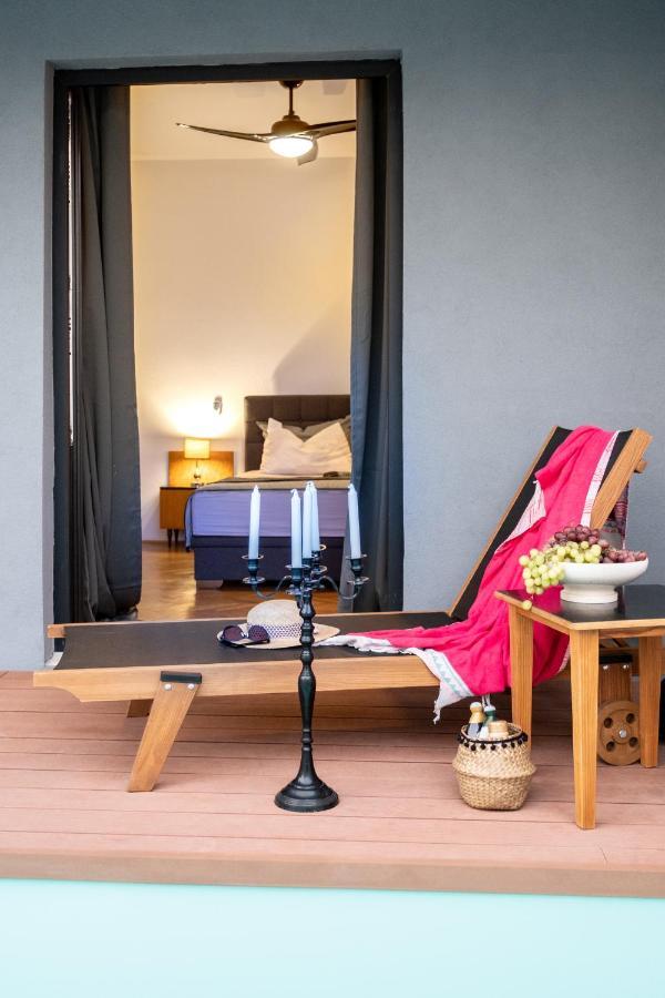 Apartment Lota With Heated Pool On Top Location Supetar Ngoại thất bức ảnh