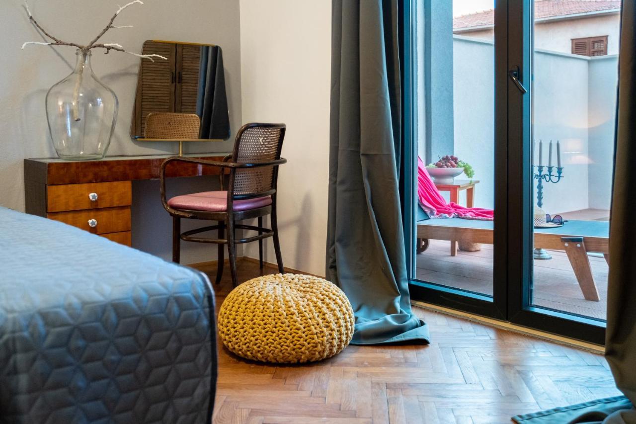 Apartment Lota With Heated Pool On Top Location Supetar Ngoại thất bức ảnh