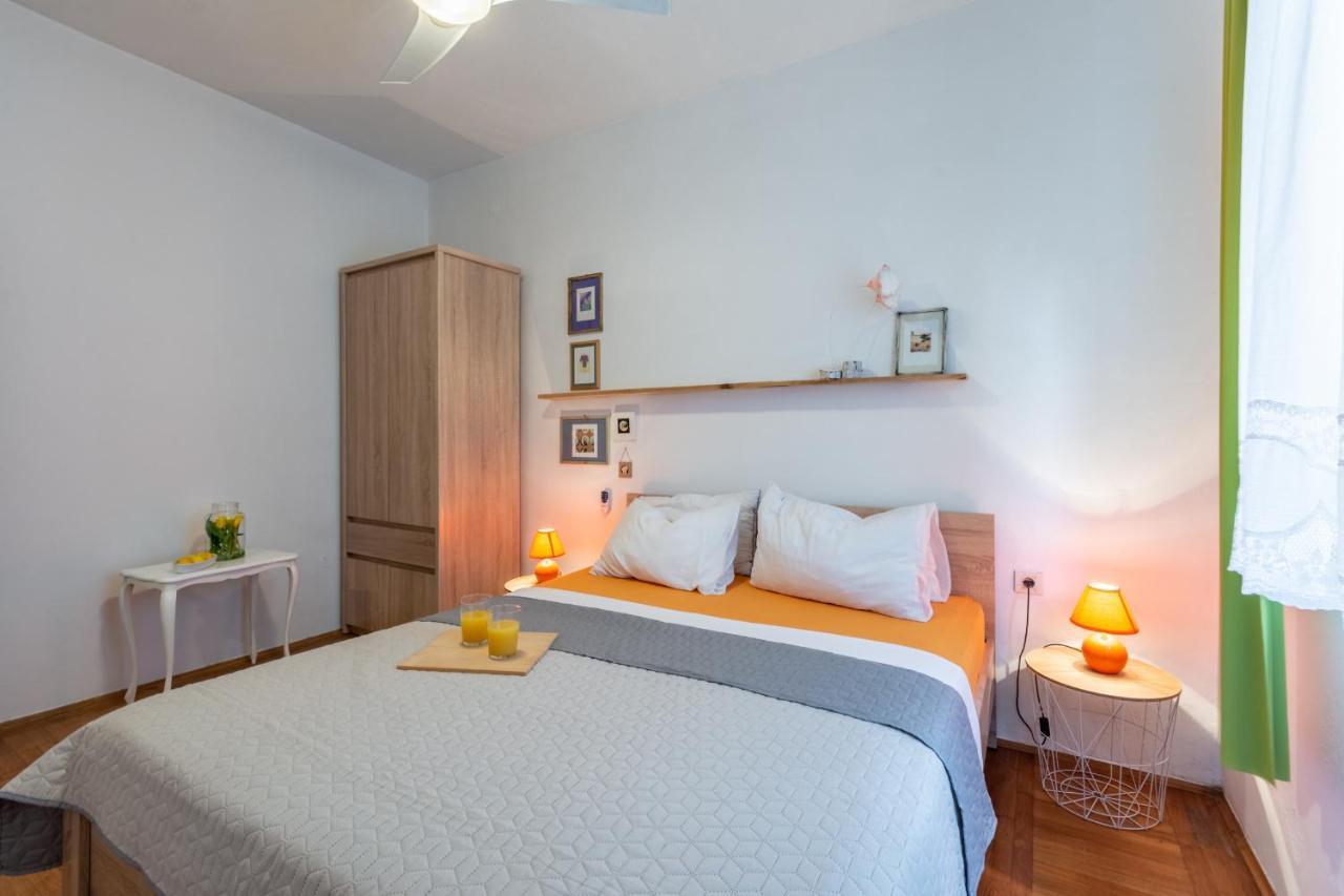 Apartment Lota With Heated Pool On Top Location Supetar Ngoại thất bức ảnh