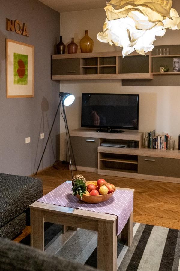 Apartment Lota With Heated Pool On Top Location Supetar Ngoại thất bức ảnh