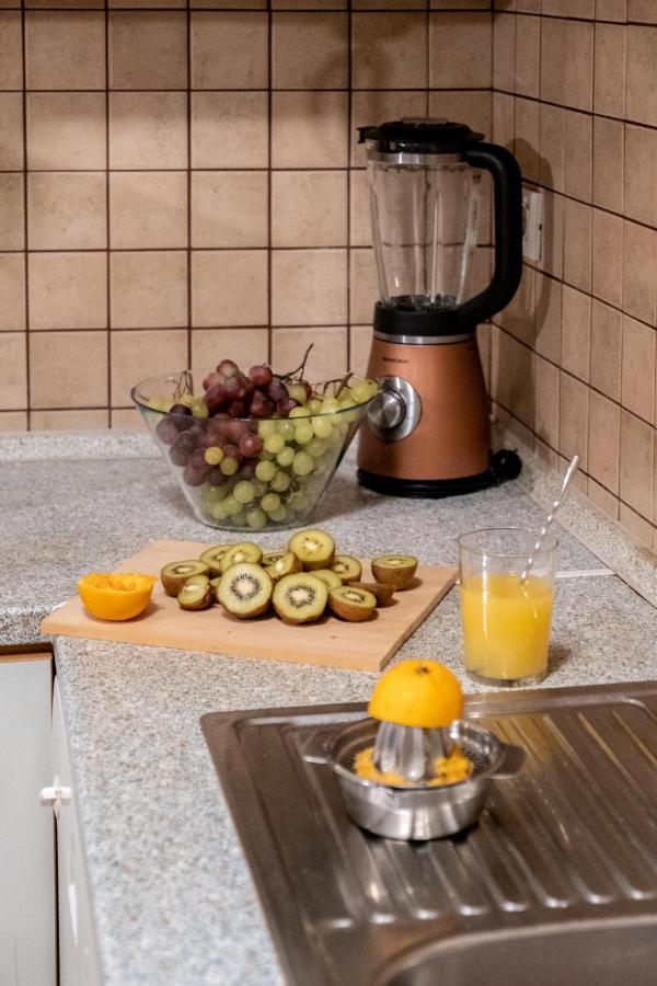 Apartment Lota With Heated Pool On Top Location Supetar Ngoại thất bức ảnh