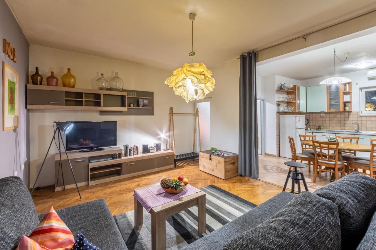 Apartment Lota With Heated Pool On Top Location Supetar Ngoại thất bức ảnh