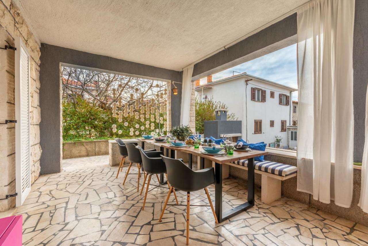 Apartment Lota With Heated Pool On Top Location Supetar Ngoại thất bức ảnh